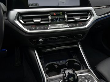 Car image 32