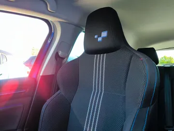 Car image 32