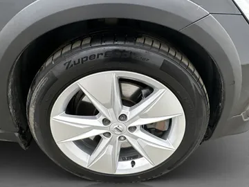 Car image 35