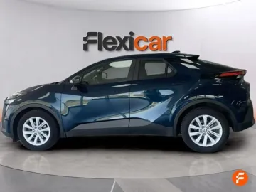 Car image 4