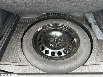 Car image 34