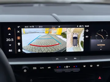 Car image 19