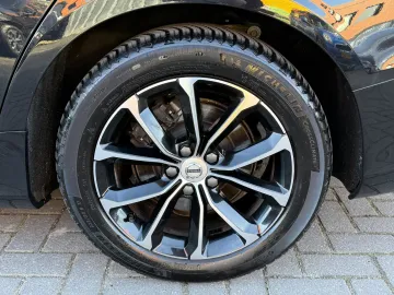 Car image 32