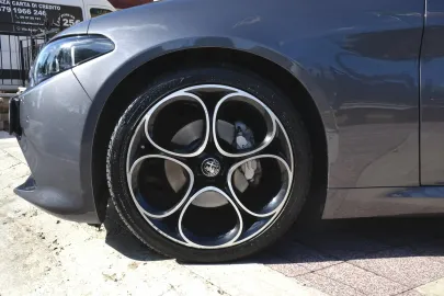Car image 40