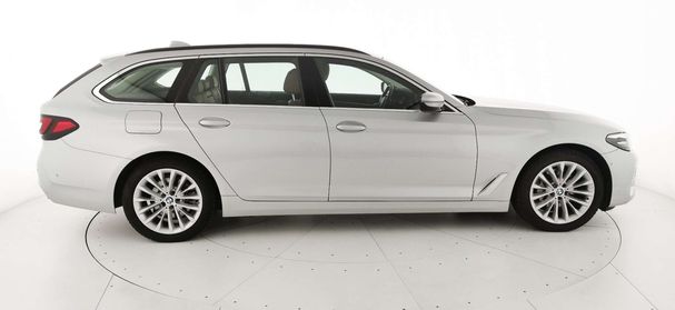 BMW 530i Touring xDrive 185 kW image number 9