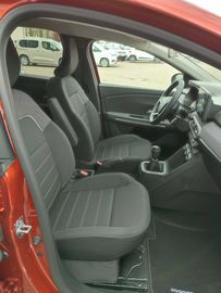 Car image 10