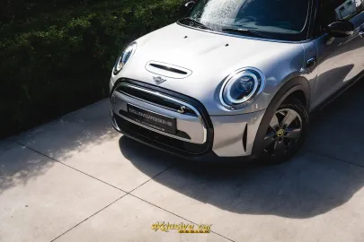 Car image 28