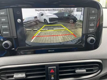 Car image 17