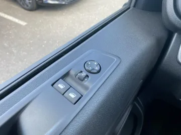 Car image 48
