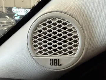 Car image 37