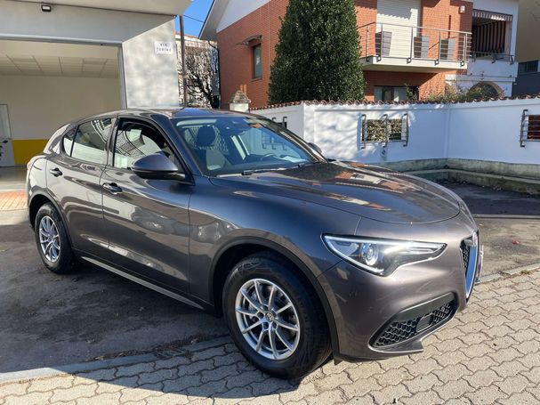 Alfa Romeo Stelvio 2.2 140 kW image number 2