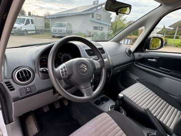 Car image 12