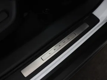 Car image 48