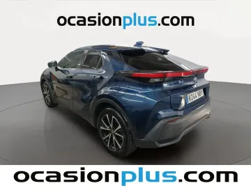 Car image 4