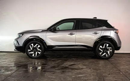 Car image 4