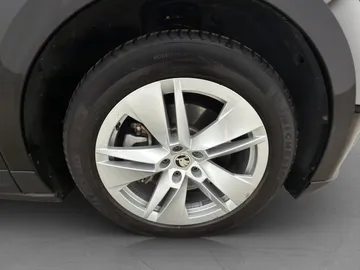 Car image 34