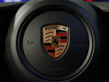 Car image 28