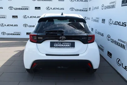 Car image 2
