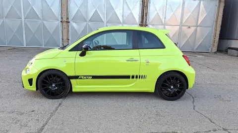 Car image 4