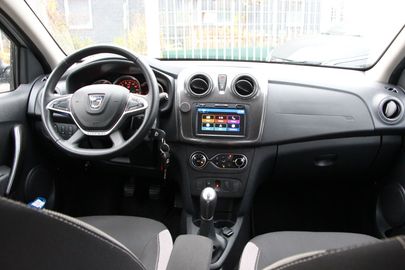 Car image 12