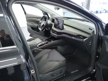 Car image 27