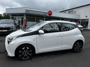 Car image 2