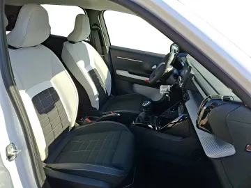 Car image 15