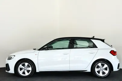 Car image 26