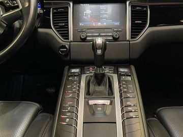 Car image 33