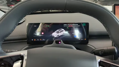 Car image 11