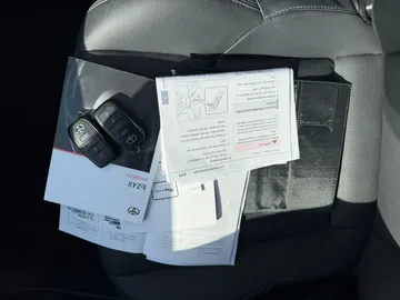 Car image 25