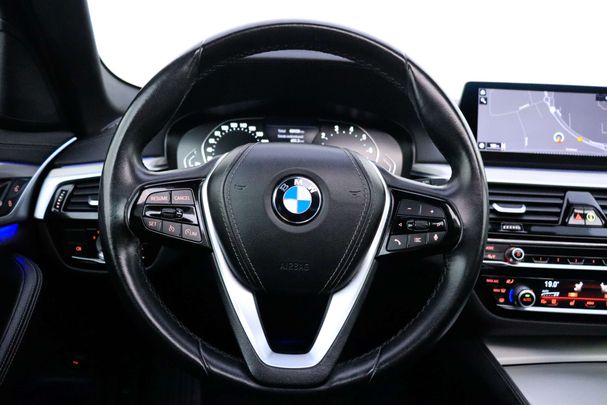 BMW 520i Touring 135 kW image number 18