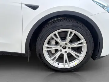 Car image 35