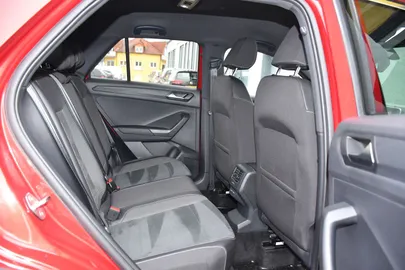 Car image 24