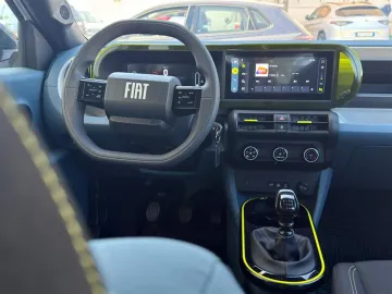 Car image 19