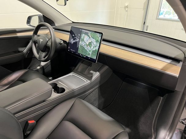 Tesla Model Y Long Range AWD 378 kW image number 13