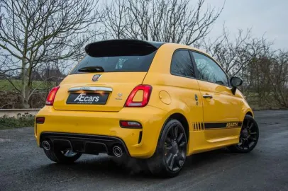 Car image 3