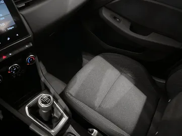 Car image 19