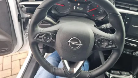 Car image 30
