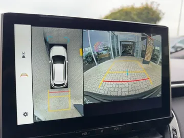 Car image 14