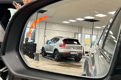 Car image 32