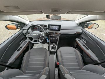 Car image 12