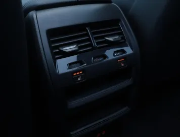Car image 44