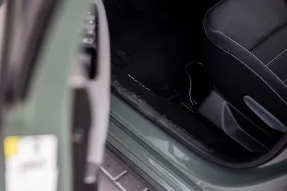 Car image 39