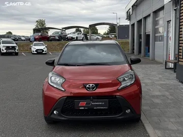 Car image 2