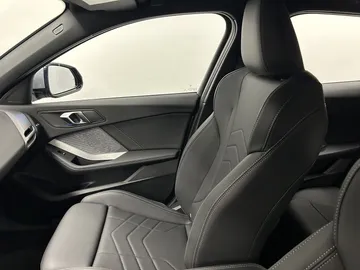 Car image 32