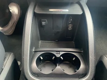 Car image 29
