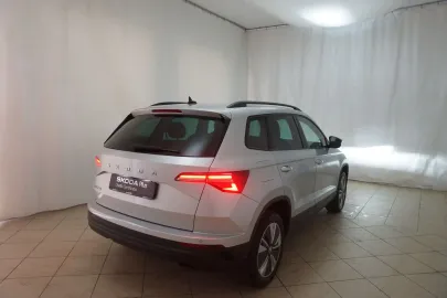 Car image 27