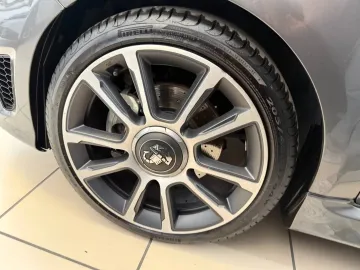 Car image 24