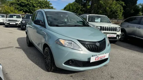 Car image 2